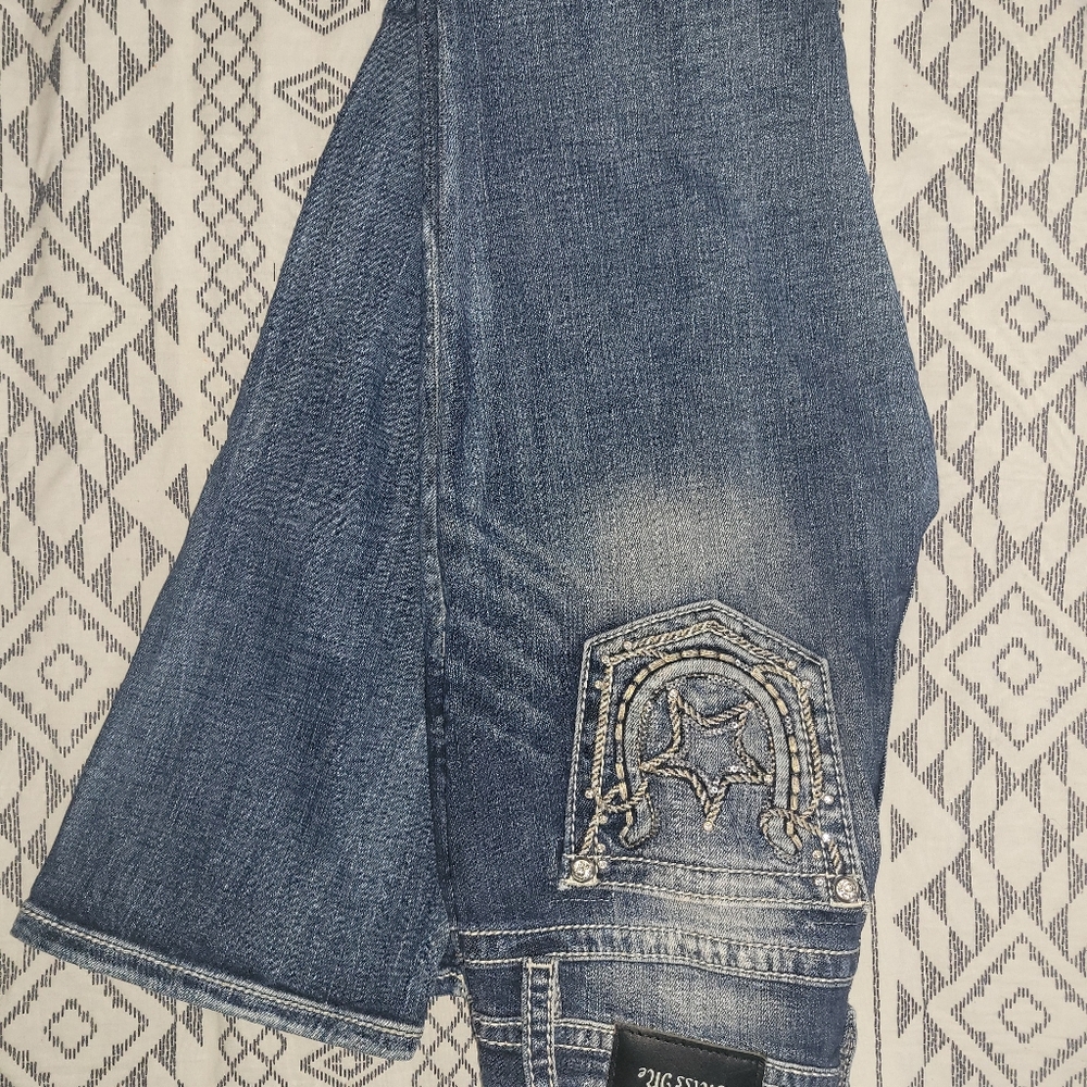 Size 27L Miss Me Slim Boot Jeans!